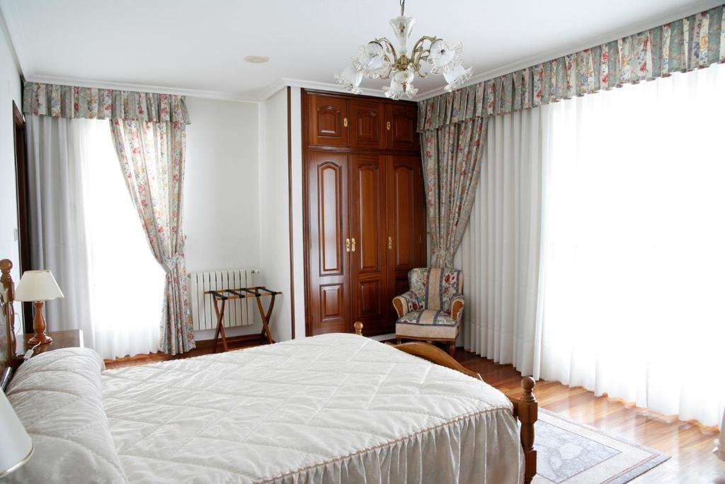 Hotel Pousada Vicente Risco Castro Caldelas Ngoại thất bức ảnh