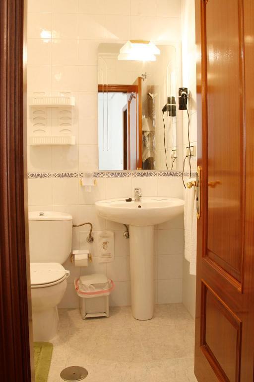 Hotel Pousada Vicente Risco Castro Caldelas Ngoại thất bức ảnh