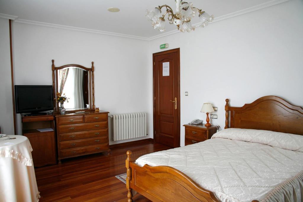 Hotel Pousada Vicente Risco Castro Caldelas Ngoại thất bức ảnh